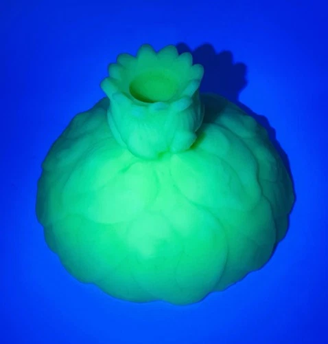 Vintage Fenton Uranium Green Custard Glass Candle Holder Water Lillies UV Glow