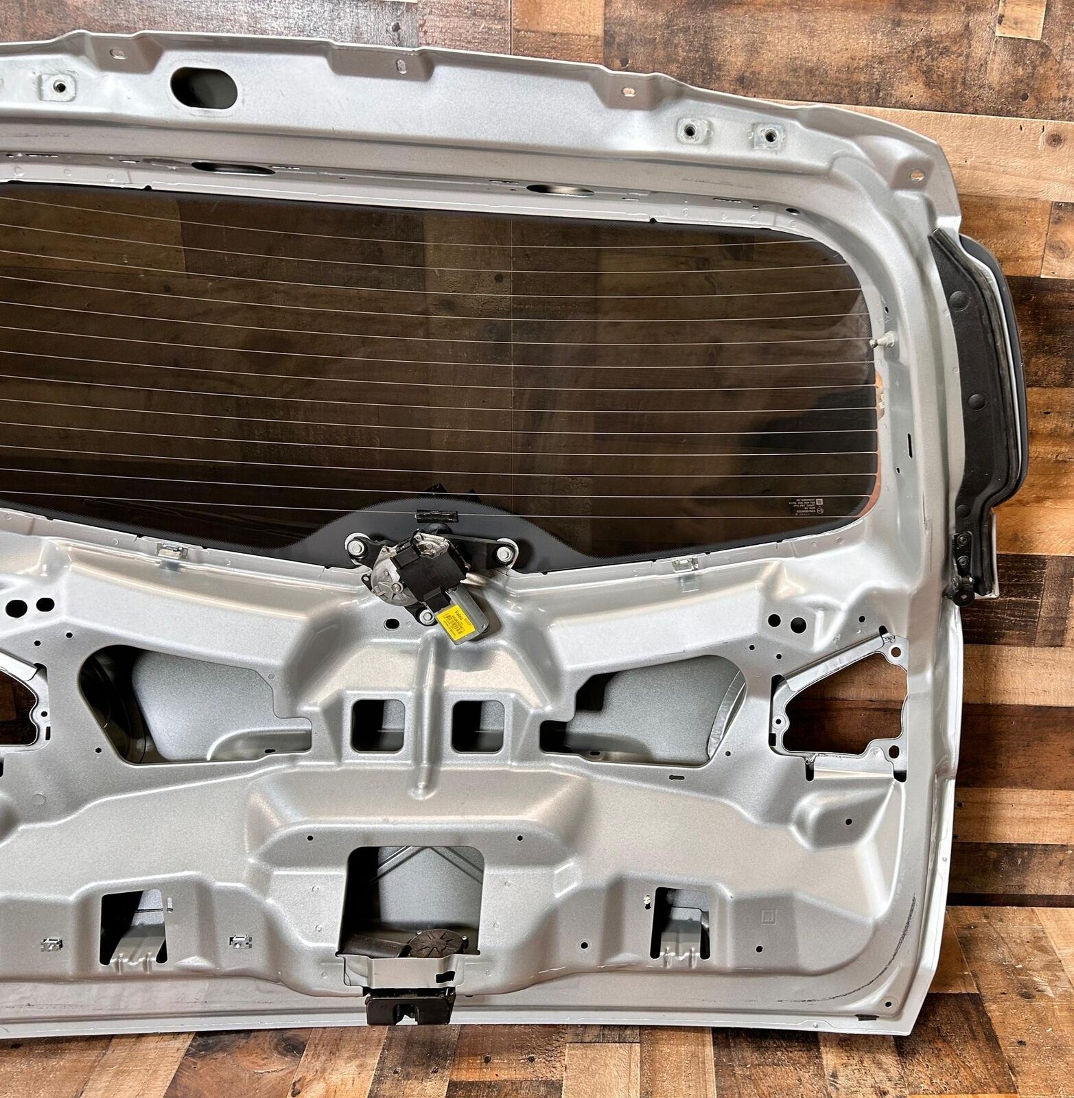 Buick Enclave Rear Trunk Lid Liftgate 2008 2017 Tailgate OEM 20965241