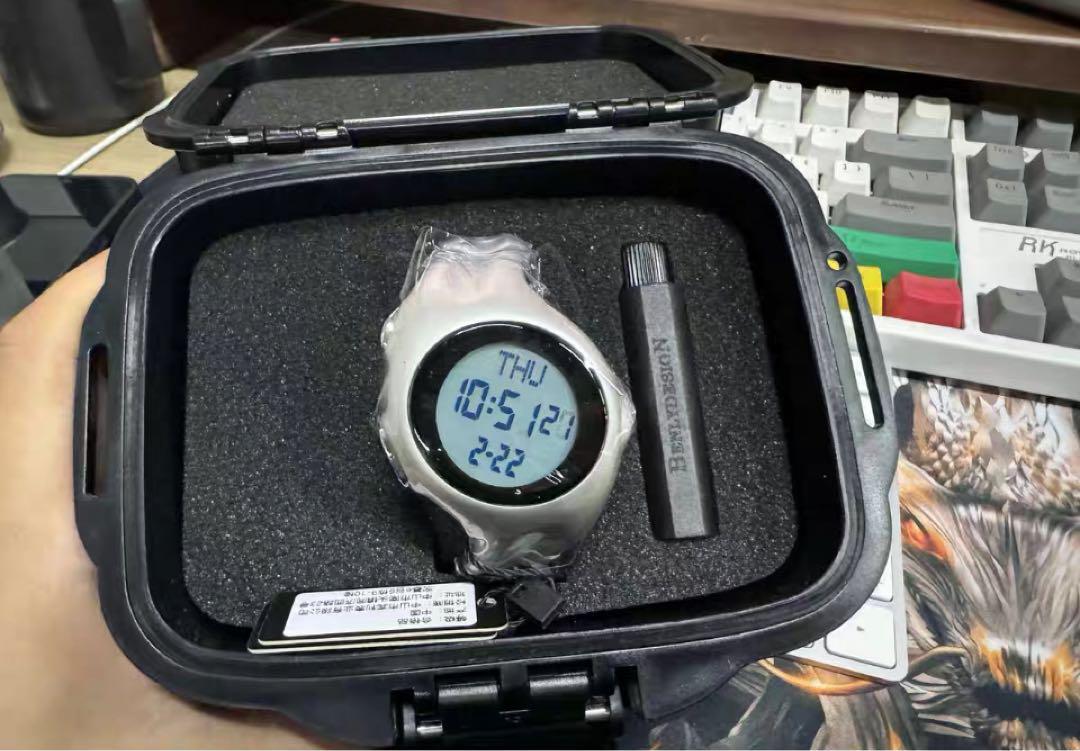 Y2K IB BENLYDESIGN X5000 Metallic Silver Watch Futuristic Y2K IB BENLYDESIGN X5000 Metallic Silver Watch Futuristic