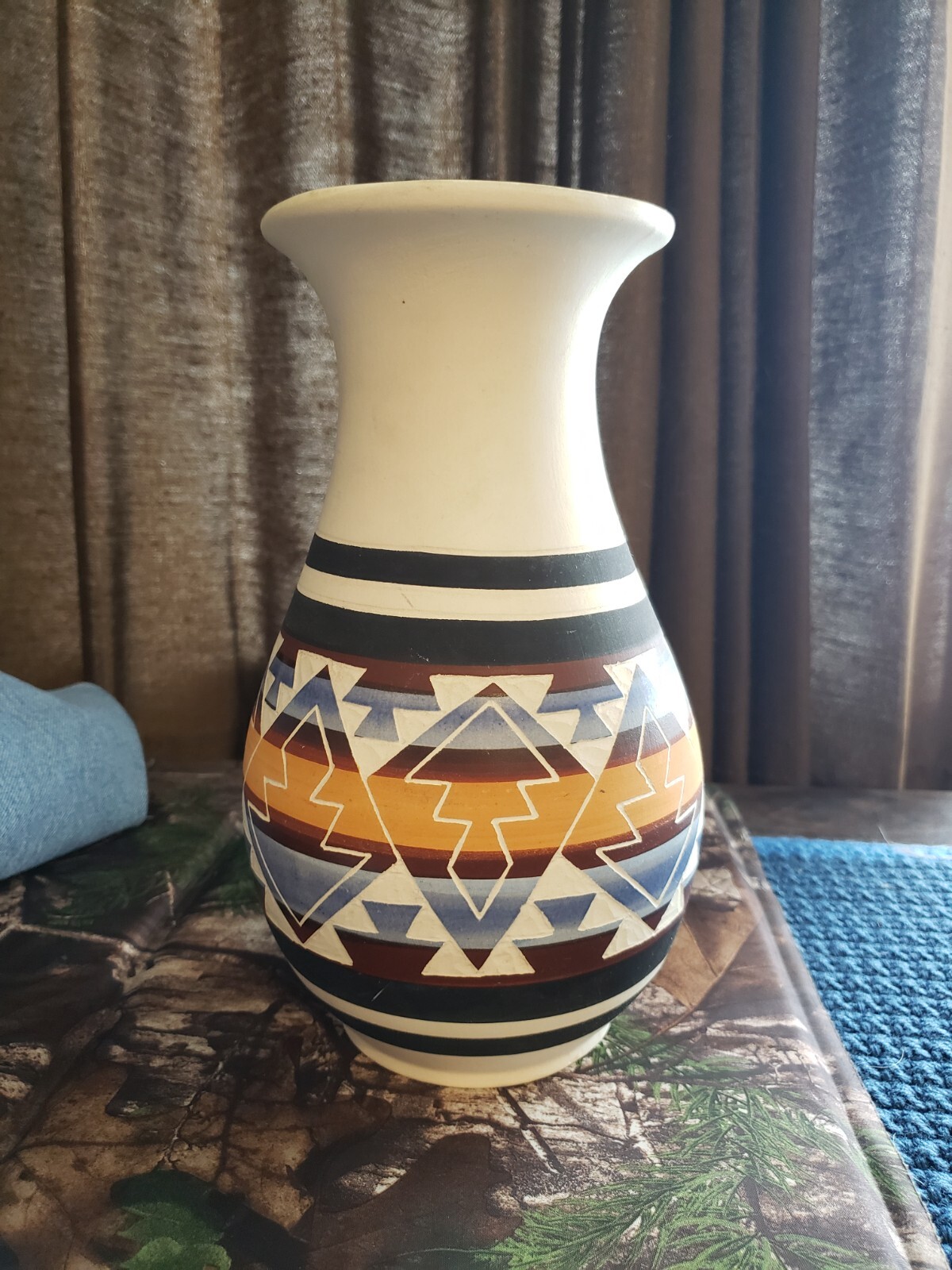 Native American (Sioux) Etched & (Navajo) Pottery Vases Signed by Hepo & PG frog