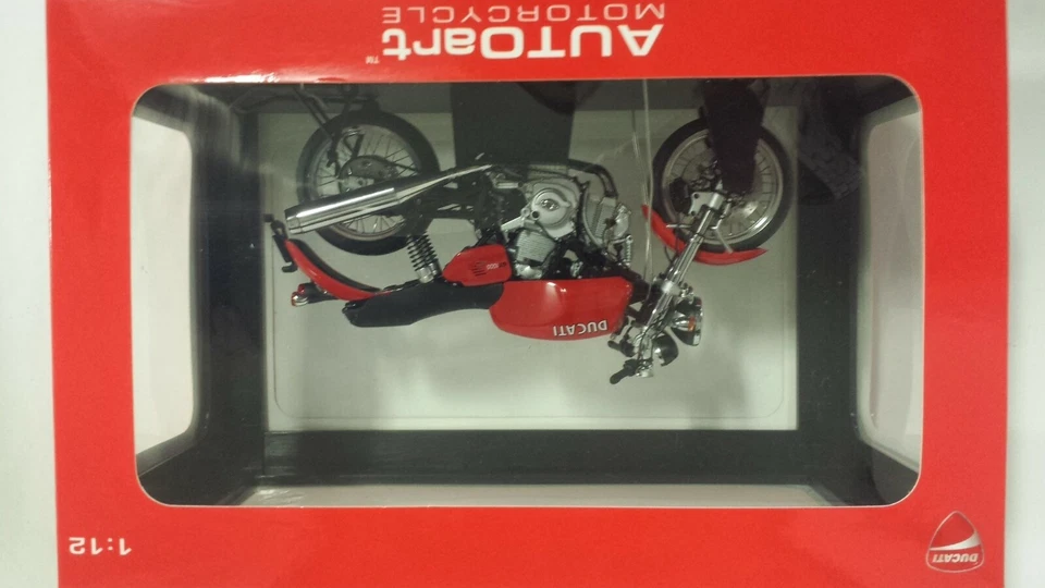 Ducati GT1000    autoart 1/12 - Image 4 of 4