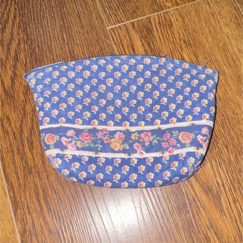 Vintage Vera Bradley Cosmetic with Zipper Closure. Retired pattern. 