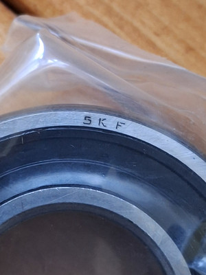 SKF 2205 E-2RS1TN9 Self-Align Rubber Seal Bearing 25x52x18mm Double Row. 16 AVL.
