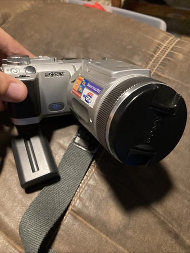 Sony Cyber-Shot DSC-F717 5MP 10x Digital Zoom/Still camera+Battery No Charger - Picture 2 of 6