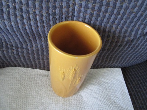 Rosemeade North Dakota Pottery Wheat Stem Vase Gold Color 1950s-1960's Era - Picture 4 of 8