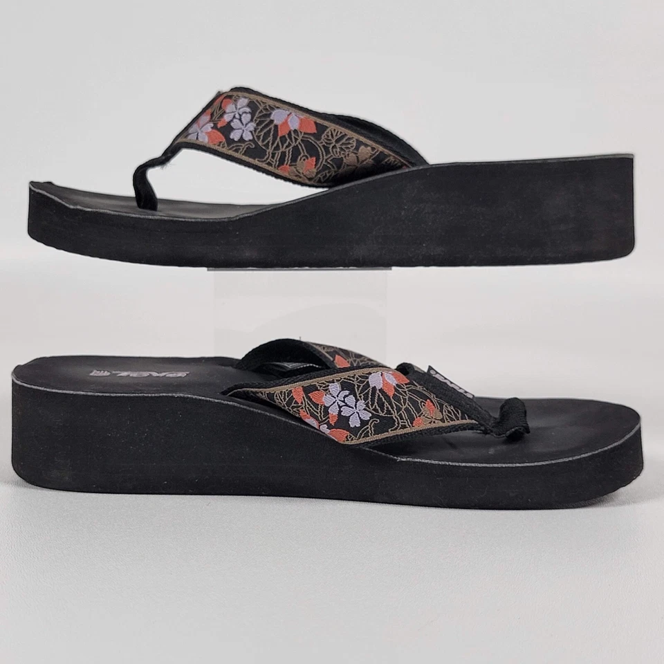 Sandalias de tanga Teva Mandalyn para mujer talla 7 EE. UU./38 negras con plataforma de espuma floral Foto 4 de 4
