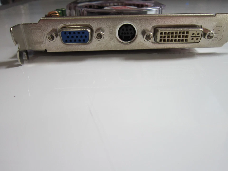 VisionTek Radeon X1550 PCIe 256MB DDR2 VGA DVI Video Graphics Card - Image 4 of 4