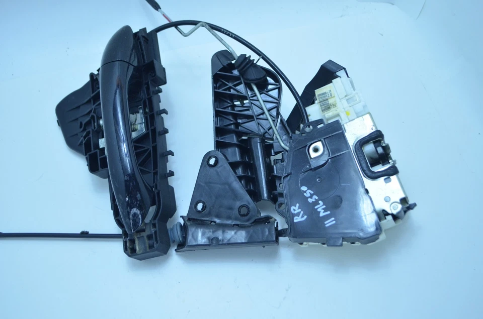 06-11 MERCEDES W164 ML350 MANIJA PUERTA LADO PASAJERO TRASERO DERECHO CON CERRADURA OEM Foto 3 de 4