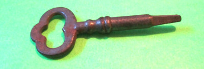 VINTAGE SEWING MACHINE KEY HAS 4 SIDES  MANY MORE KEYS LISTED HERE PLEASE LOOK O