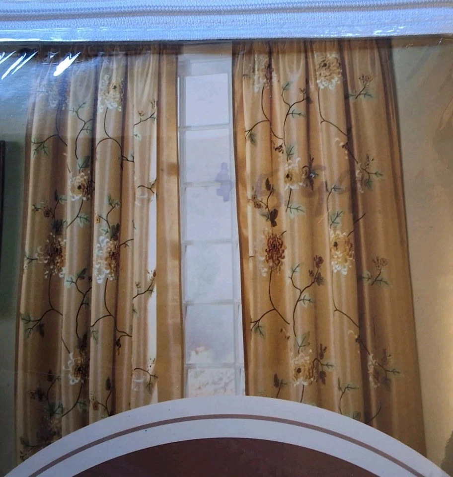 Dos paneles de cortina Designview Calista 54"x84" color topo/colorido bordado floral  Foto 4 de 4