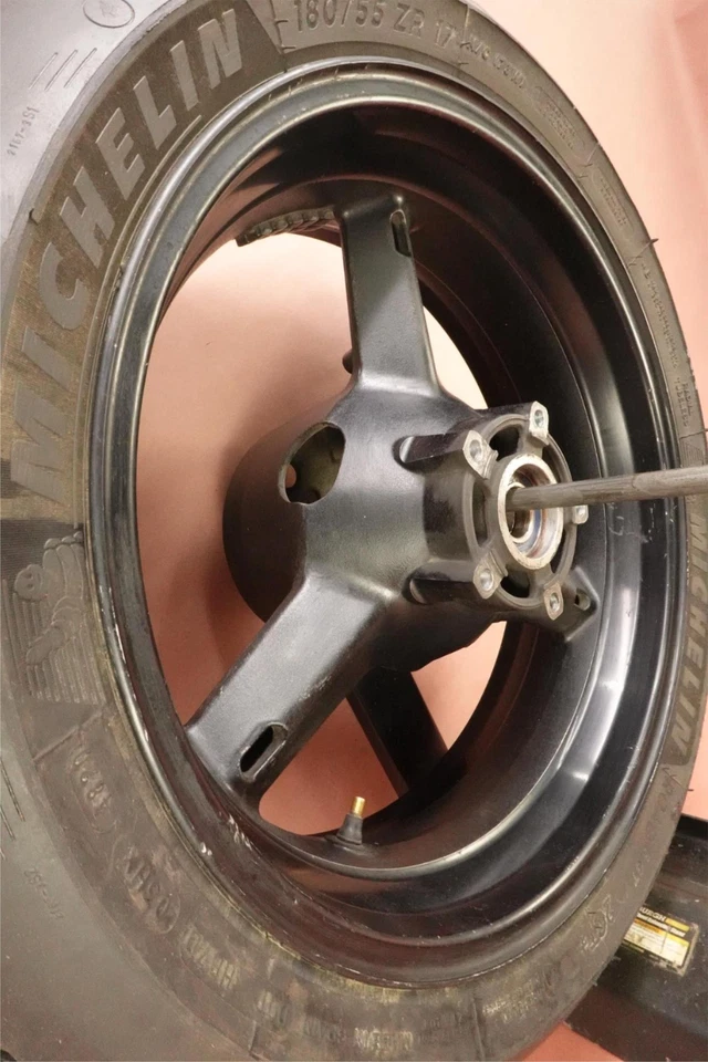 Llanta trasera Michelin 180/55 ZR17 2001-2003 Suzuki GSXR 600 GSXR600 Foto 4 de 4