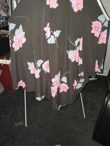 Lovely Floaty Top Size (22) - Picture 4 of 7