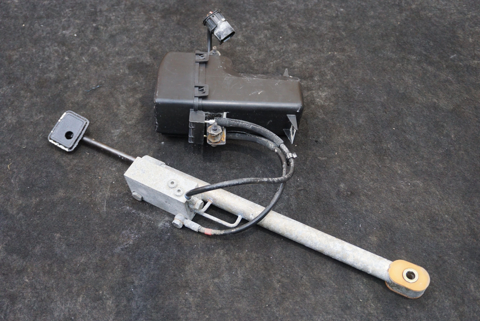 Rear Door Extended Opening Unit Pump Strut 41520446777 Rolls Royce Phantom 2004
