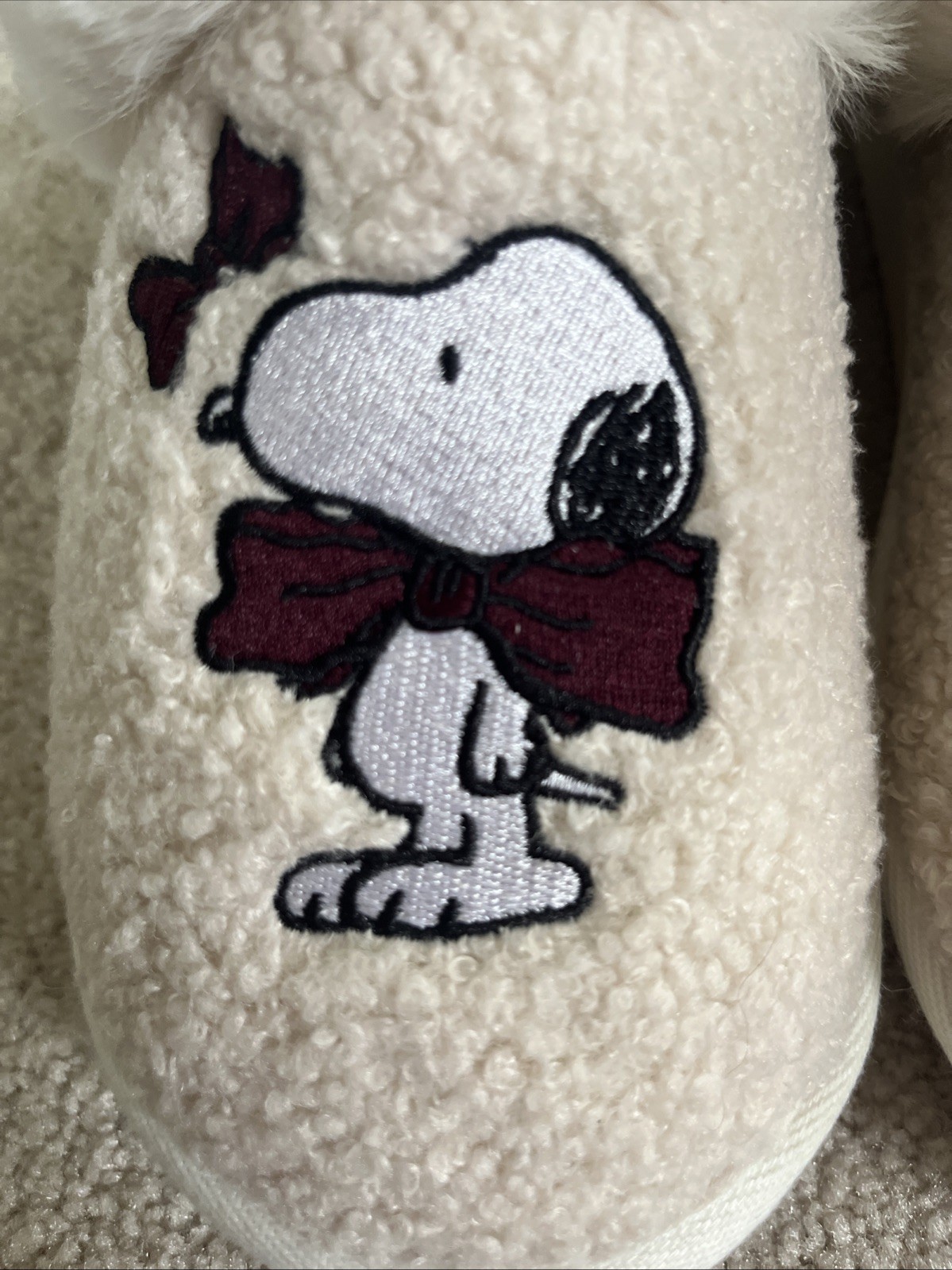 AE American Eagle Peanuts Snoopy with Bow Scuff Slippers Size 8 NWT image 3