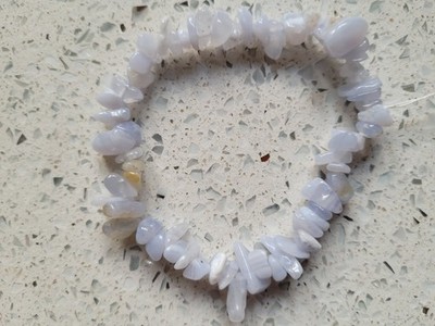 Blaue Spitze Achat Edelstein Chip Kristall Armband, elastisch.  Neu.