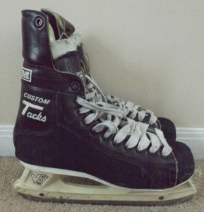 Patins De Hockey Vintage CCM Mustang 1979 - Taille 9, Occasion, Fabriqués Au Canada