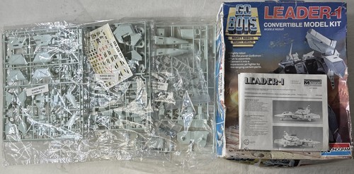 GoBots Leader-1 Convertible Modellbausatz Maßstab 1:48 Teile versiegelter Karton beschädigt