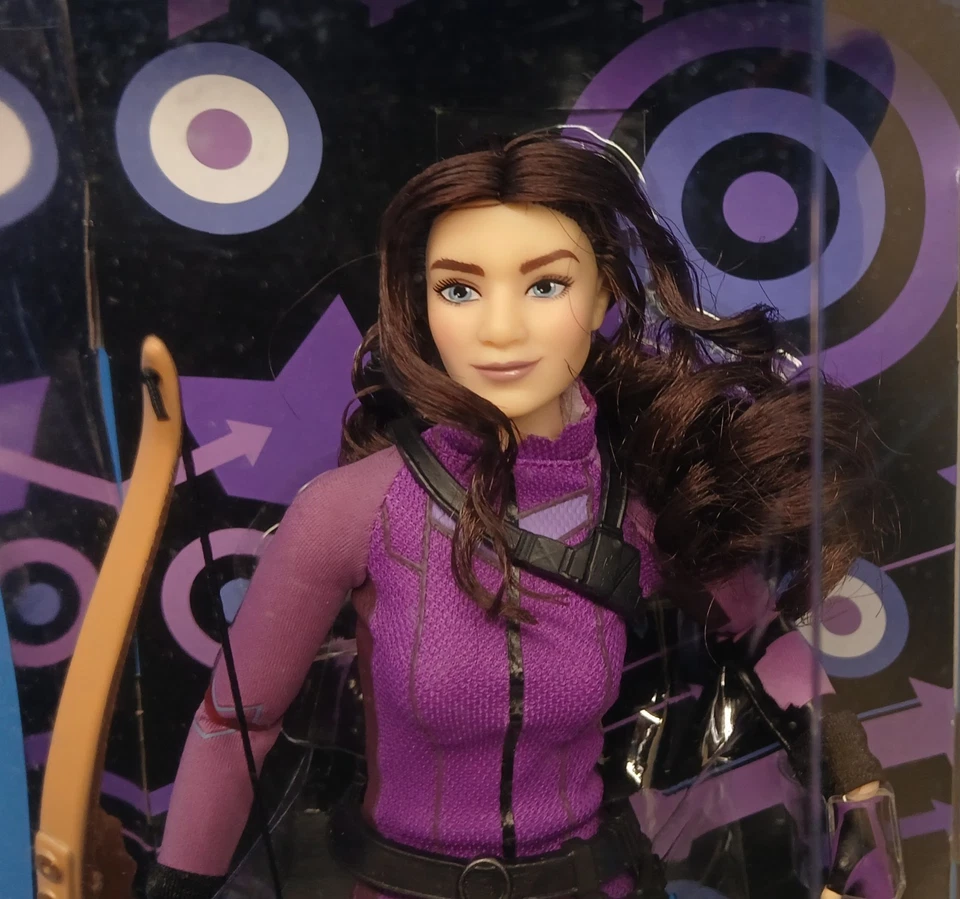 Kate Bishop Special Edition Action Doll 11" Disney Hawkeye ( DAMAGE PACKAGING ) - Image 3 of 4