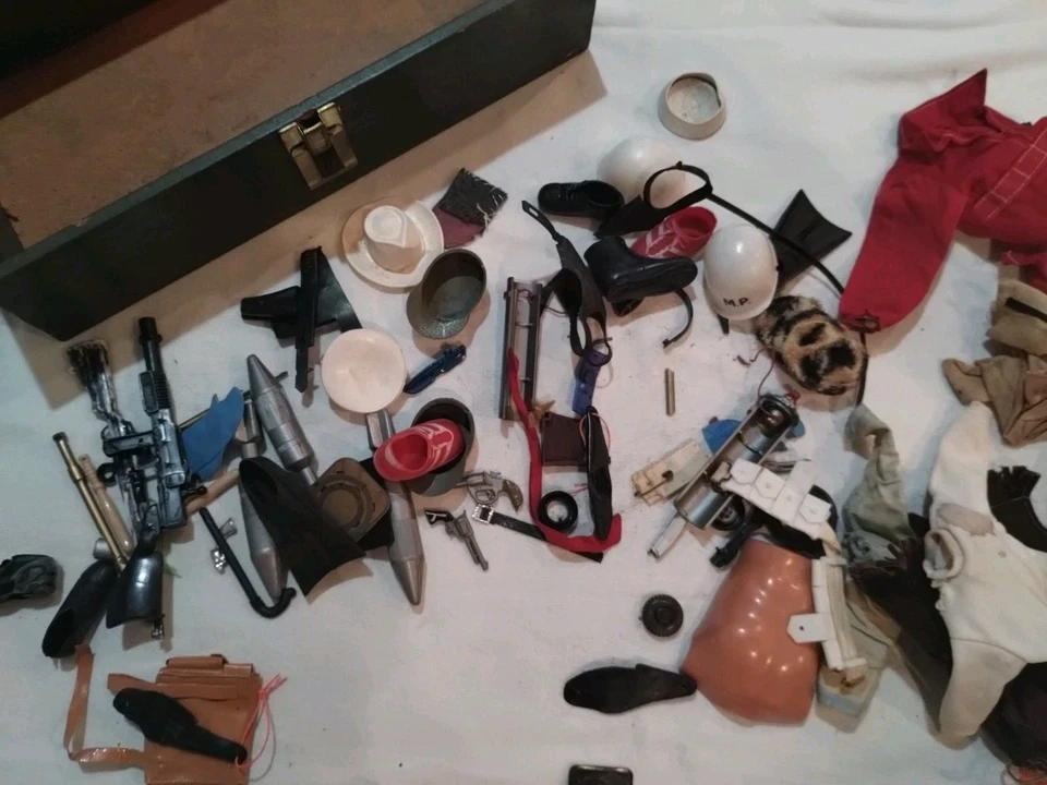 Equipo GI Joe vintage años 60, ropa, herramientas, etc. - Caja no incluida  Foto 2 de 4