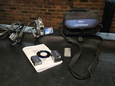 **SEE VIDEO** Sony HANDYCAM DCR-DVD201 DVD Video Camera/(2) Batteries w/ Remote