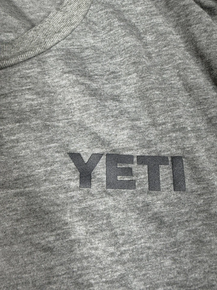 Camisa YETI Para Hombres XL Gris Construida Para El Surfista Salvaje Camiseta Gráfica Exterior Foto 2 de 4
