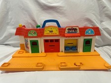 Vintage fisher-price main street playset   1980s town center
