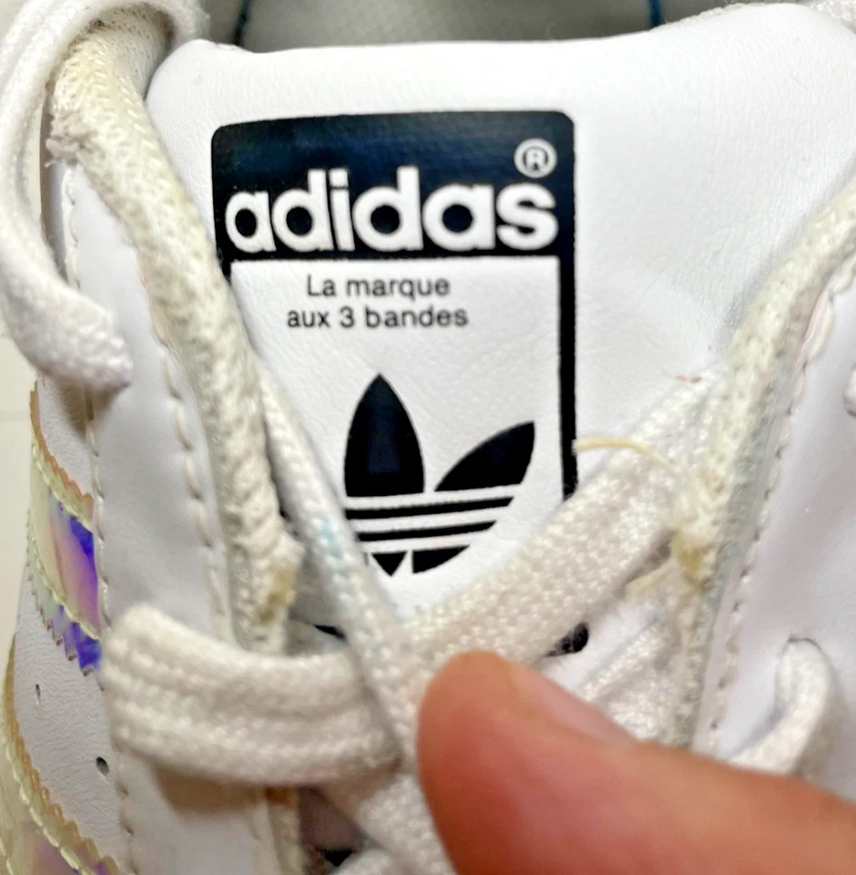 Tenis para mujer Adidas Superstar Irridiscent & White - talla 7 Foto 3 de 4