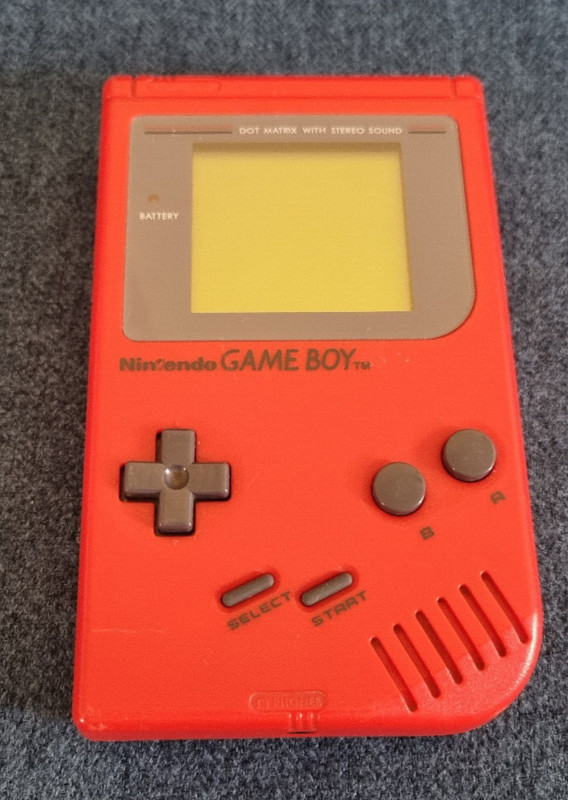 Red Nintendo Game Boy Games Console DMG-01 Ref 4882