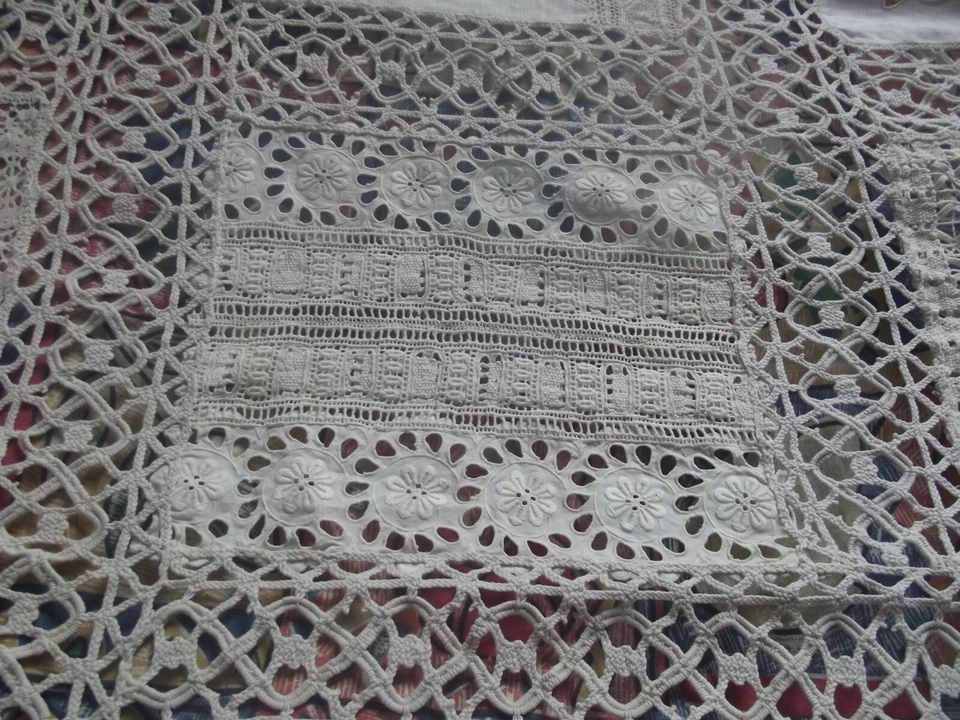 Couvre lit nappe ancien en crochet dentelle broderie fait main look vintage XXe - Photo 2/4