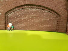 Stützmauern mit großem Arkadenbogen passend für HO aus Gips