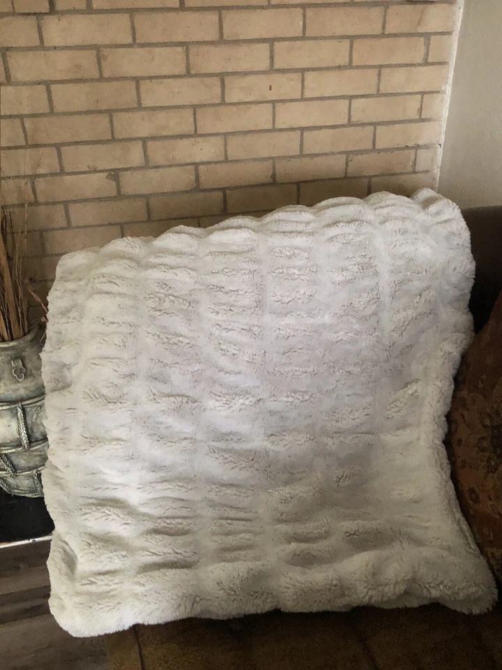 Manta Pottery Barn PB Adolescente Rotched Gris Pálido Imitación Piel 45x60" Usada en Excelente Condición Foto 3 de 4