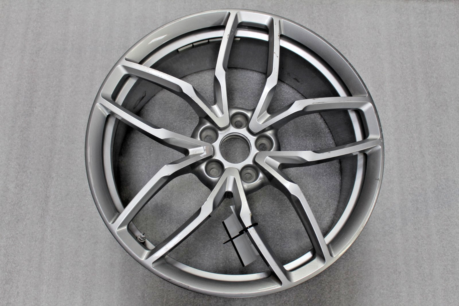 Lamborghini Huracan LP580, 610, Front Wheel, Paint Flaws, Used, P/N 4T0601017B