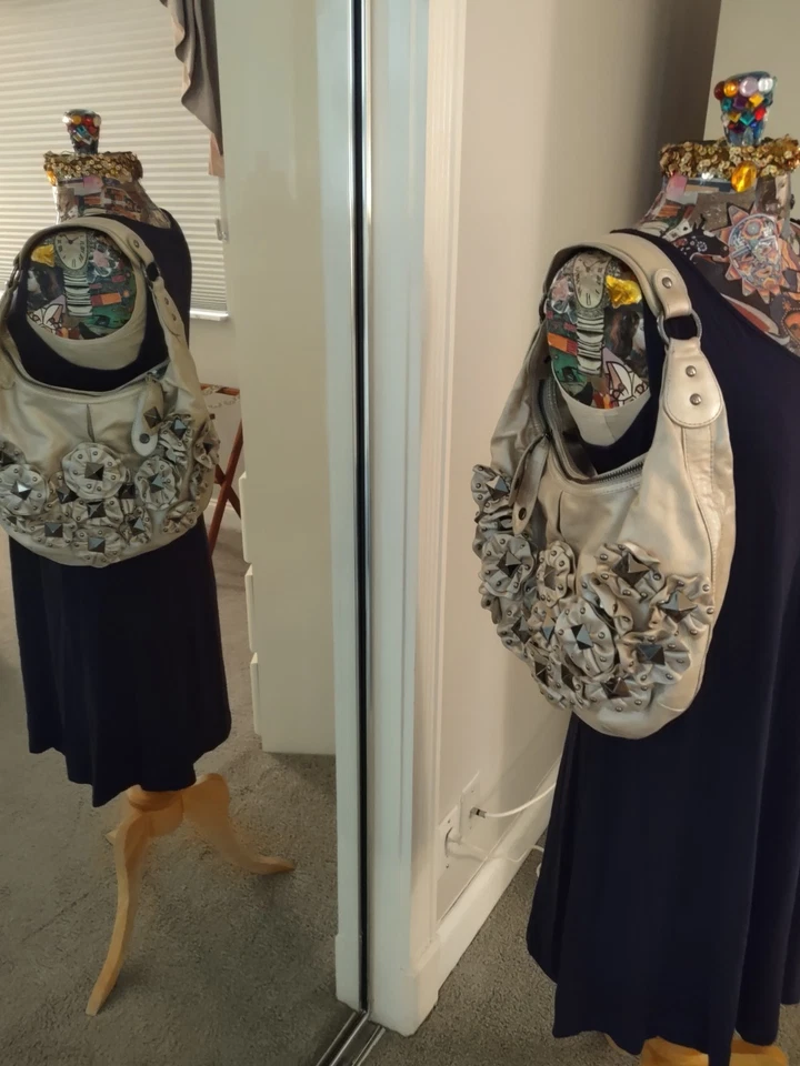 ISABELLA FIORE METALLIC Pale Silver Gold Angie Studded LEATHER HOBO HANDBAG EUC - Image 2 of 4