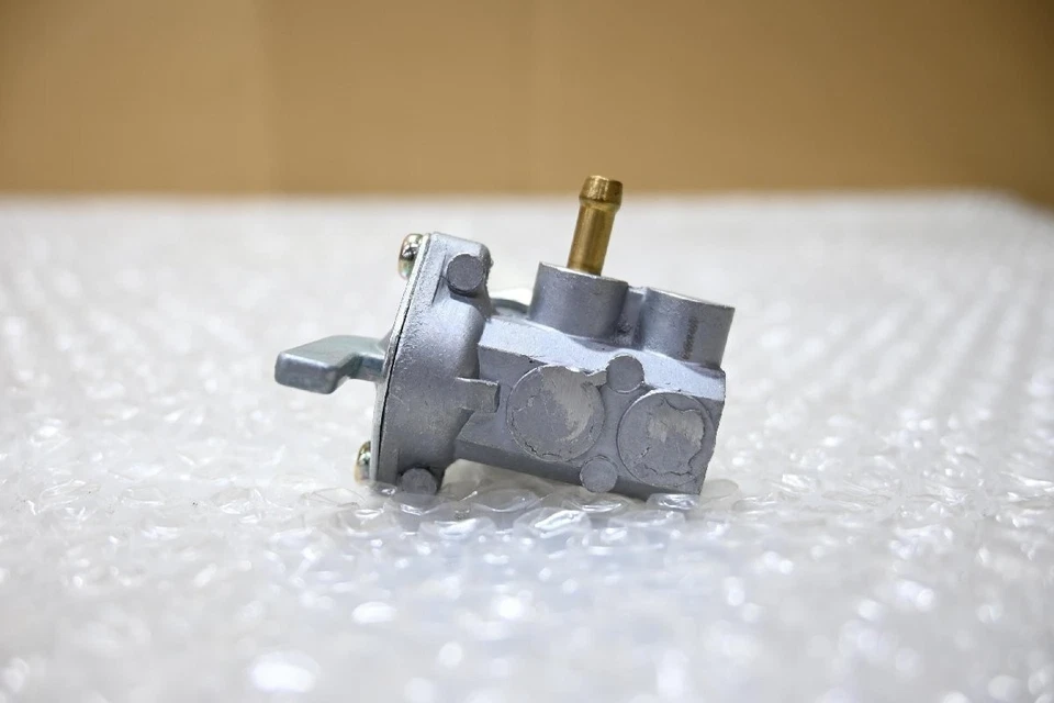 Tornillo de combustible genuino Honda CB400F 408 16950-377-000 nuevo sin usar Foto 4 de 4