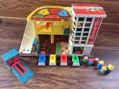 Vintage 1970’s Fisher Price Garage Parking Service Center 4 Cars & Lift #930