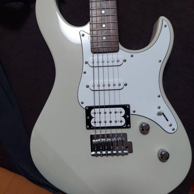 YAMAHA PACIFICA112VM White Electric Guitar Solid Body 22 Frets
