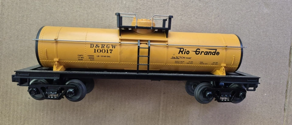 Rugged Rails Denver & Rio Grande Tank Car 33-7301. Free Shipping. - Image 4 of 4