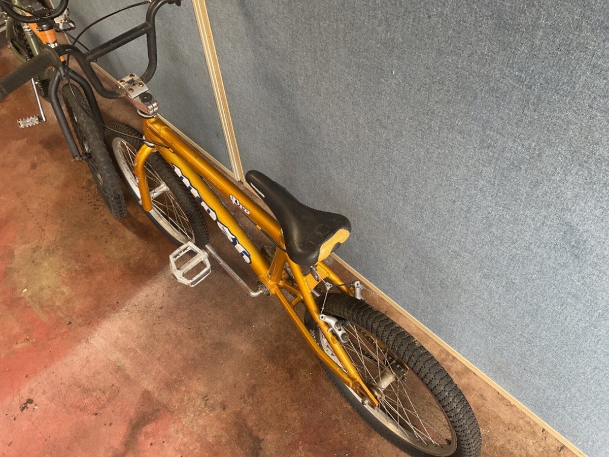 Pair of Mid-School Giant MOSH Pro BMX bikes ultra rare color