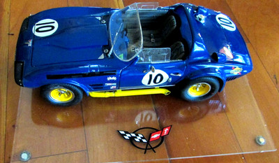 EXOTO 1966 CORVETTE GRAND SPORT ROADSTER 12-H SEBRING #10 1:18 Display Stand