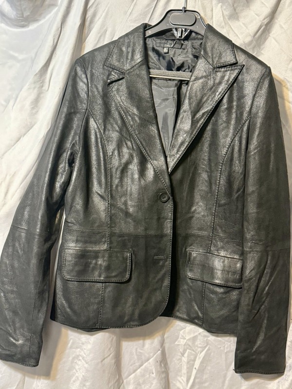 Max Studio Women’s Black Blazer Jacket L Lined Pockets Button Short Long
