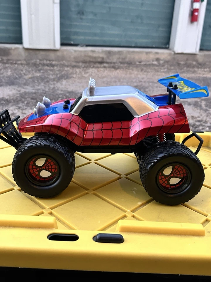 Jada Toys Marvel Spider-Man RC Buggy - Image 4 of 4