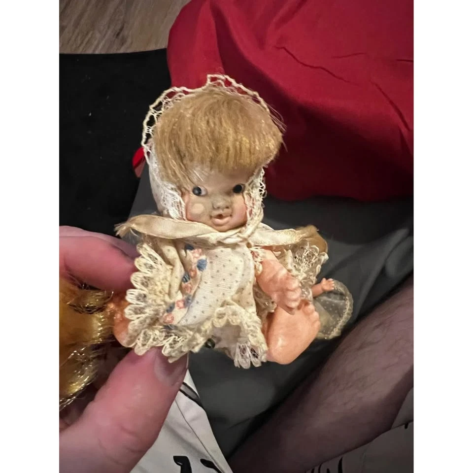 Muñeca de goma de ojo grande de juguete lindo para bebé Hasbro Dolly Darling Doll de colección Foto 4 de 4