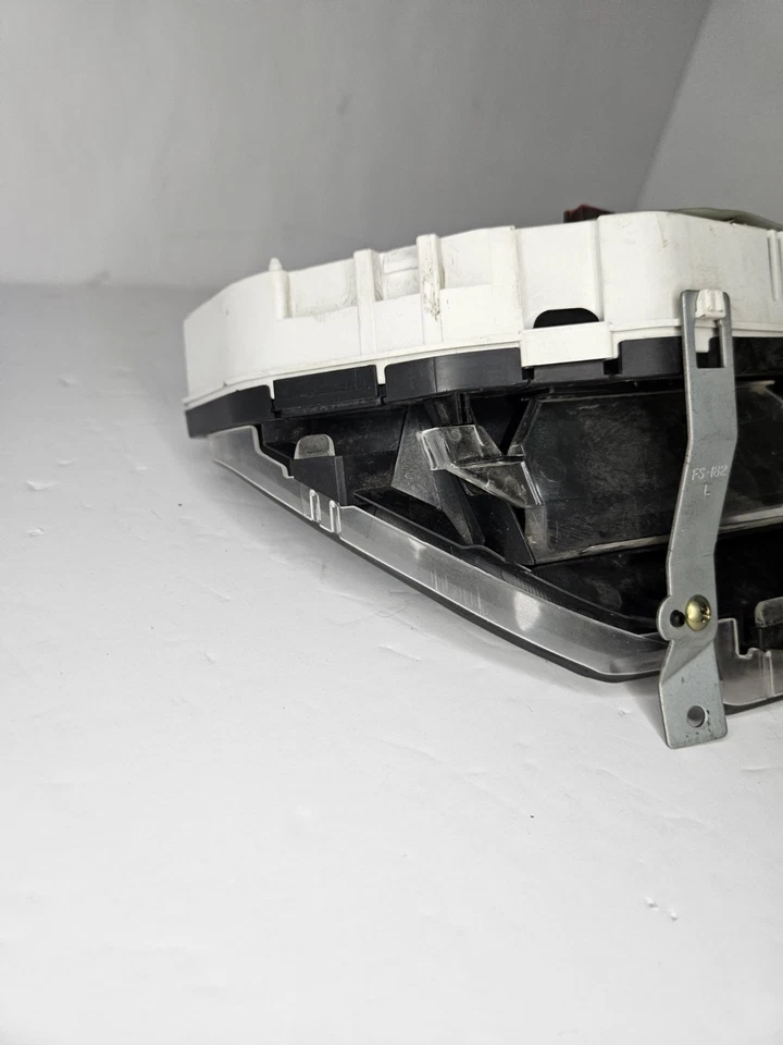 Conjunto de velocímetro Subaru Legacy 1996 sedán 288.016 millas OEM Foto 4 de 4
