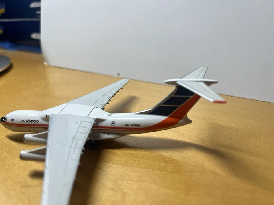 1:400 Illyusin IL-76 Model Power Cubana Airlines 5814 NO BOX !! Rare !! - Image 4 of 4