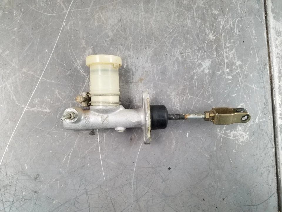 1978 Nissan 280Z  Clutch Master Cylinder #8939 Z4 - Image 2 of 4