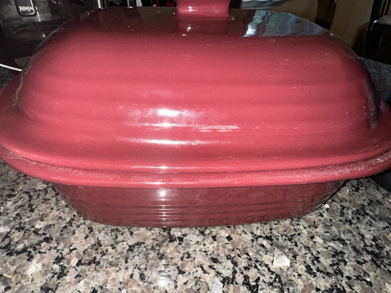 Pampered chef Red Enameled Casserole Dish 3 qt Rectangular With Lid Oven-Safe
