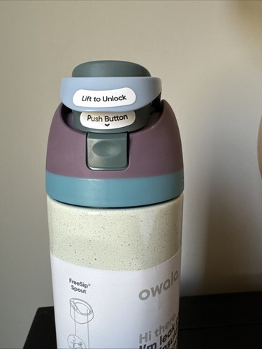 Bouteille d'eau Owala édition limitée 24 oz confettis neuve avec étiquette - Photo 11 sur 15