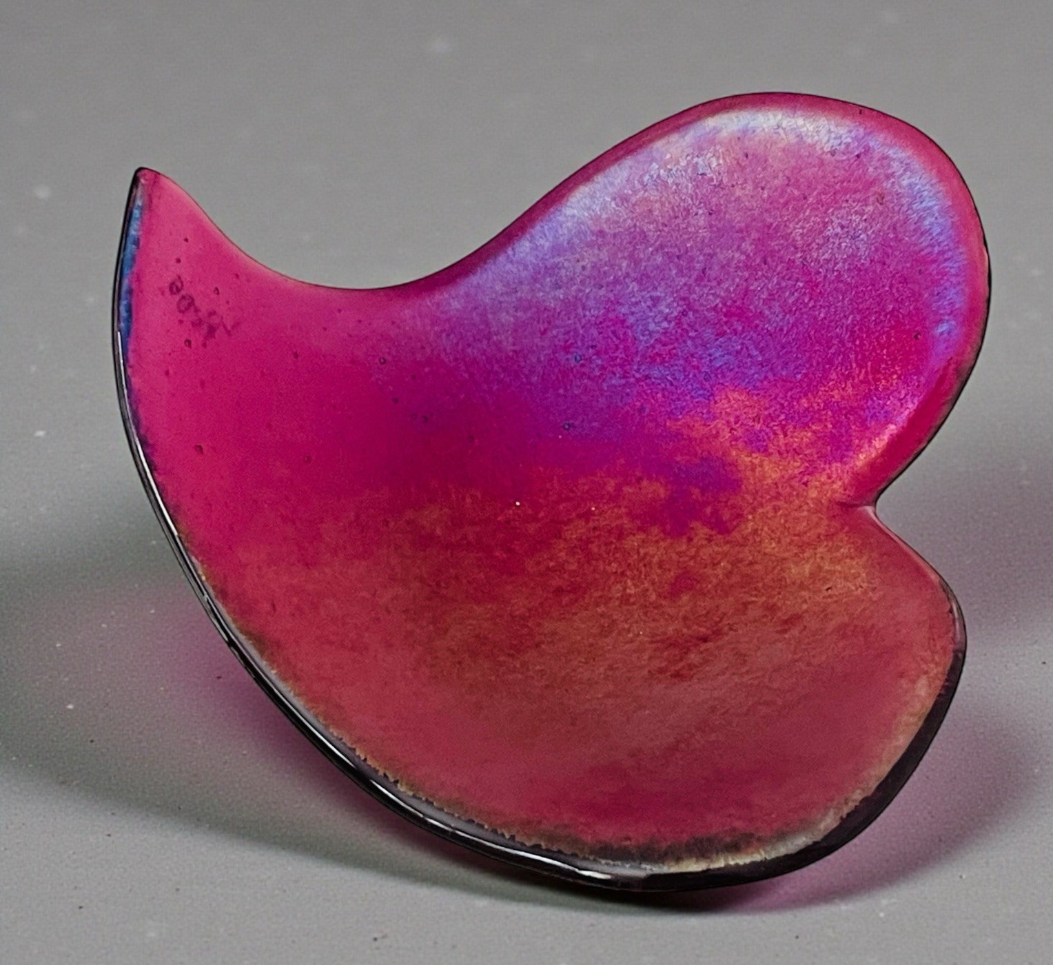 MCM ART GLASS HEART DISH BOWL HAND BLOWN SIGNED PINK PURPLE METALLIC TRANSLUCENT