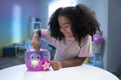 ANIMAGIC - Set 1 Axolotl Lila Aquarium 1 Blauwe Axolotl - Elektronisch en Verlicht Huisdier - voor Kinderen vanaf 4 Jaar - Uitschuifbaar Lichaam - Aquarium voor het Vervoer van Axolotls
