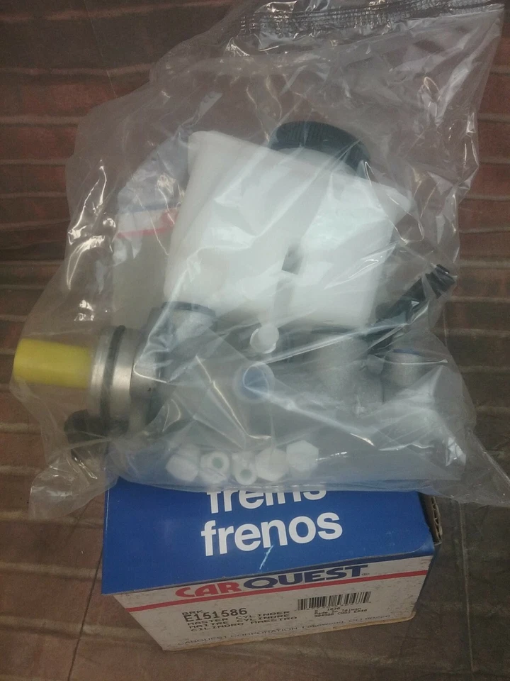 Cilindro maestro de freno Carquest E151586  Foto 3 de 3